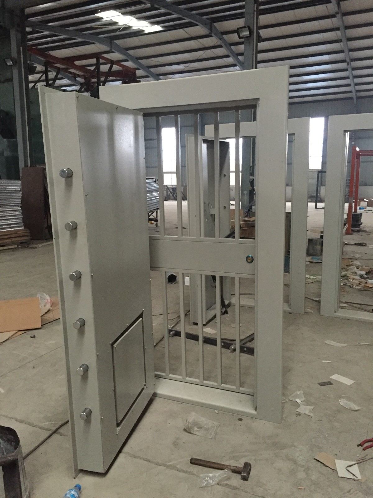 C�������002